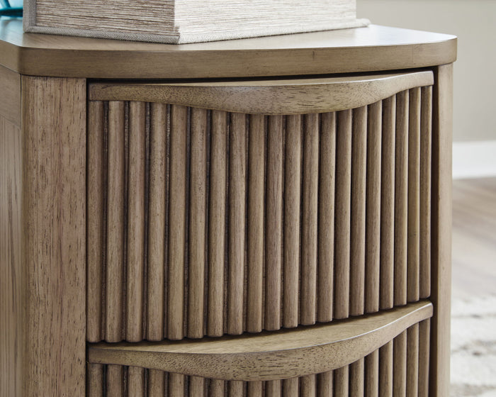 Camdill - Chair Side End Table - view 7