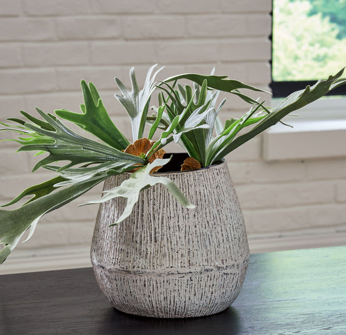 Claymount - Vase by Signature Design by Ashley® | Bel Furniture