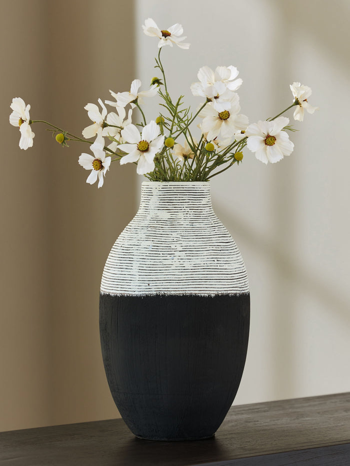 Girtha - Vase - view 3