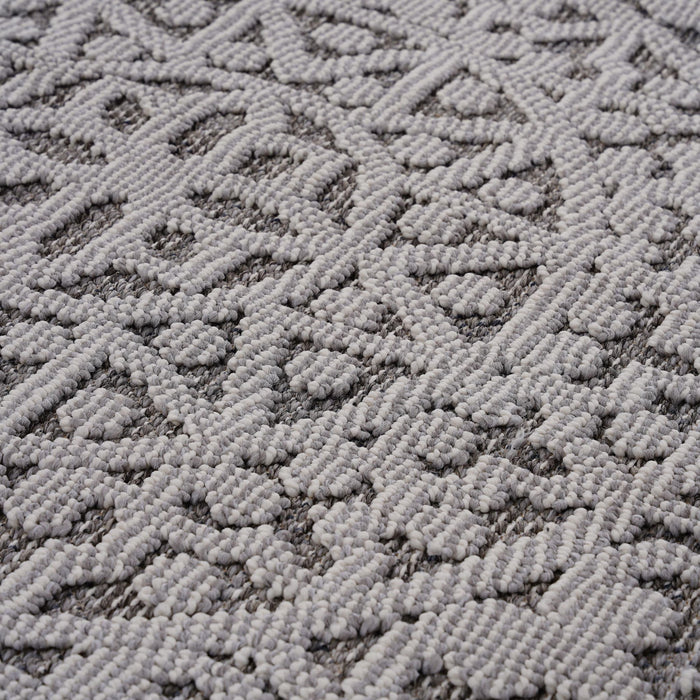 Guros - 4' X 6' Medallion Indoor / Outdoor Area Rug - Gray / White by Naar Rug | Bel Furniture