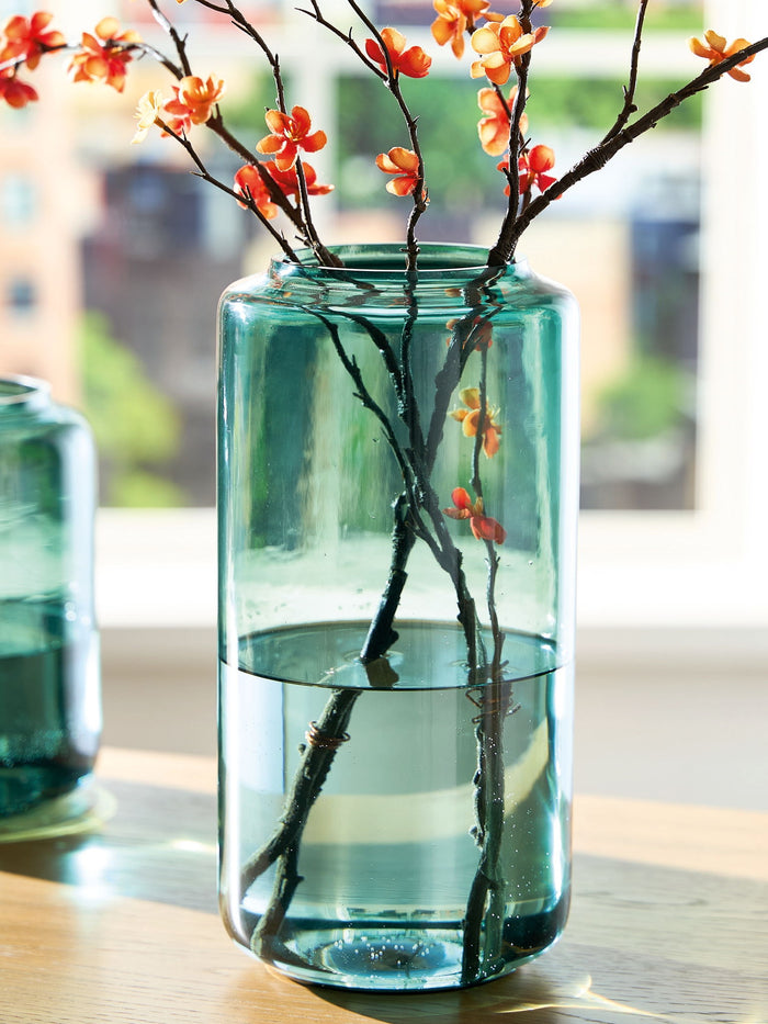 Inisland - Vase by Signature Design by Ashley® | Bel Furniture