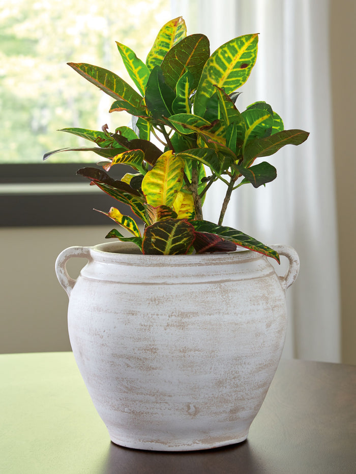 Meadie - 9" Vase by Signature Design by Ashley® | Bel Furniture